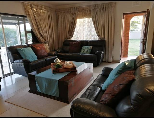 4 BEDROOM HOUSE RENTED IN ILLOVO GLEN